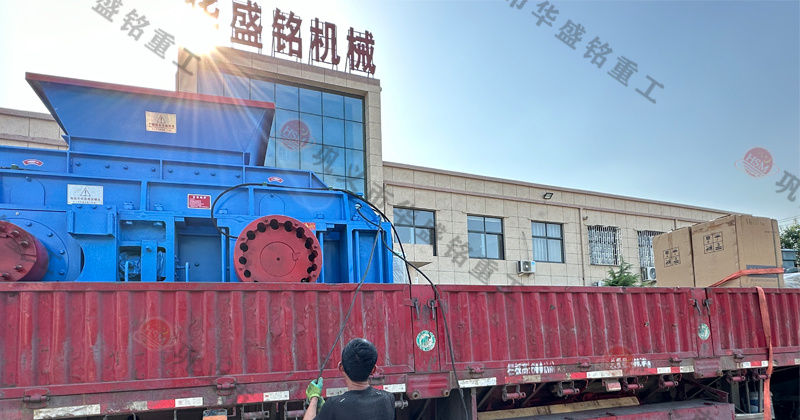 鐵礦石液壓對(duì)輥破碎機(jī)的維護(hù)成本如何？工作原理是什么？